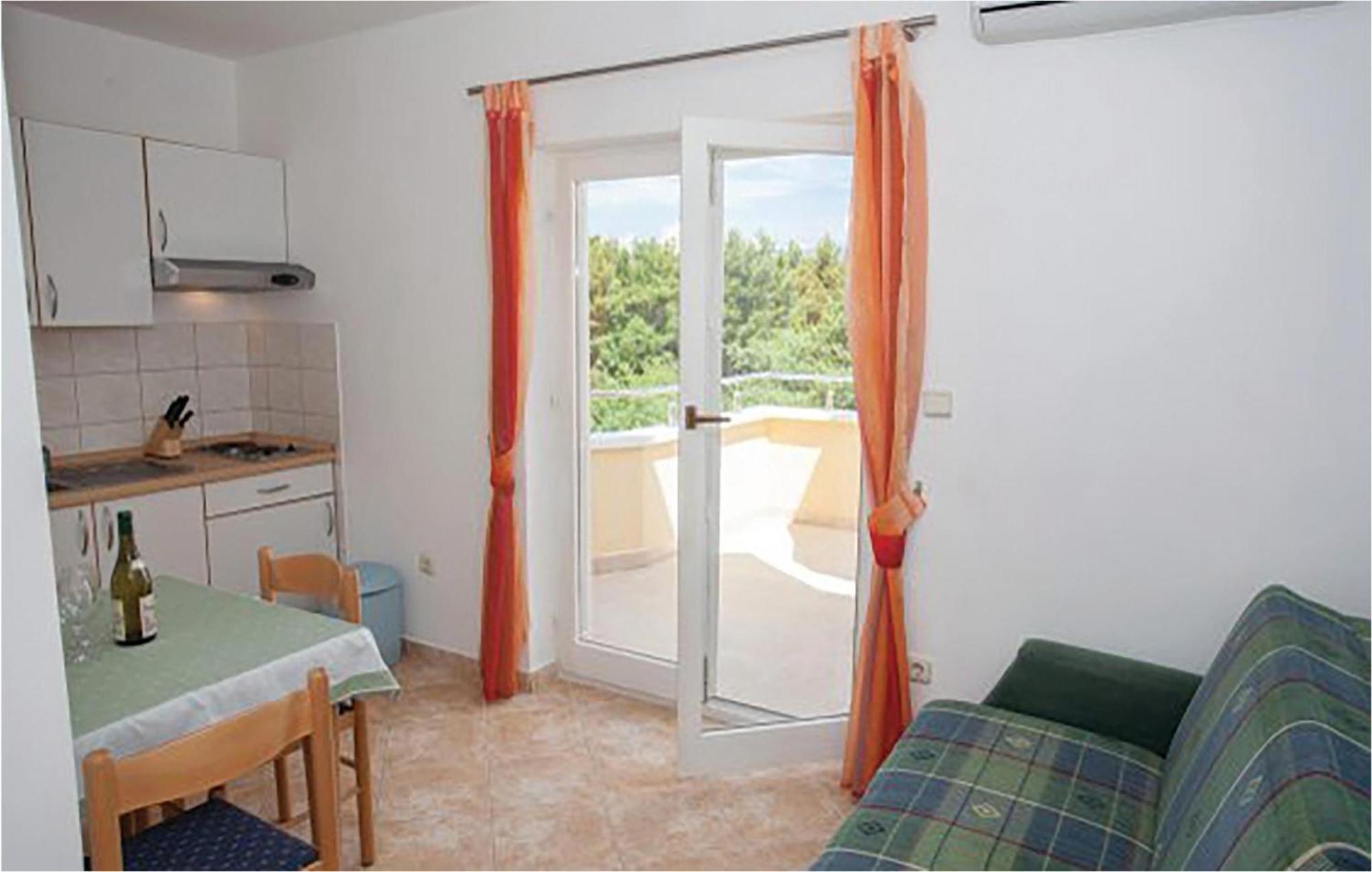 Amazing Apartment In Malinska With Kitchen Εξωτερικό φωτογραφία