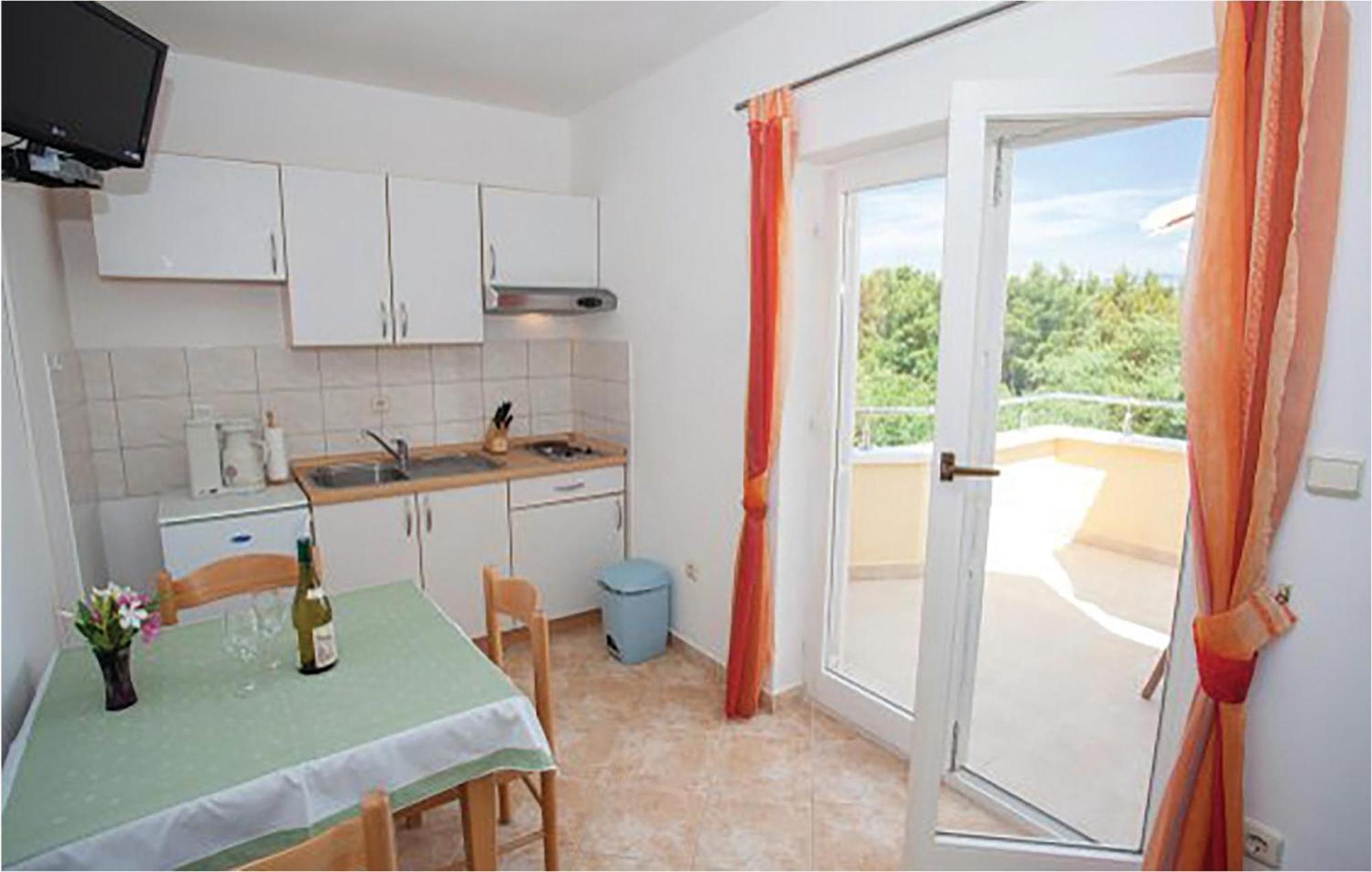 Amazing Apartment In Malinska With Kitchen Εξωτερικό φωτογραφία