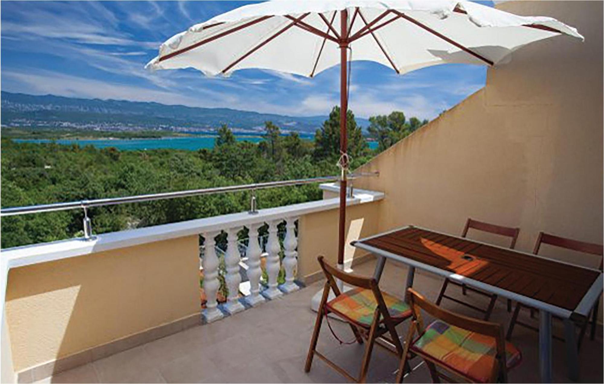 Amazing Apartment In Malinska With Kitchen Εξωτερικό φωτογραφία